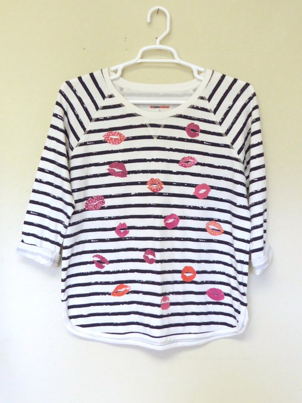 Style and Co black white striped rhinestone lips lipstick print sweatshirt sz L